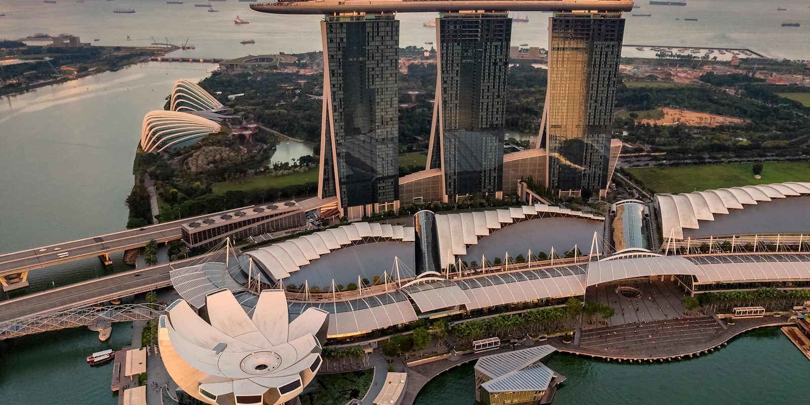Marina Bay Sands and the Singapore skyline at dusk